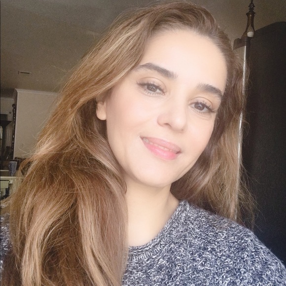 🌺 ❤️Meet your Posher 🌺❤️ - Picture 2 of 3